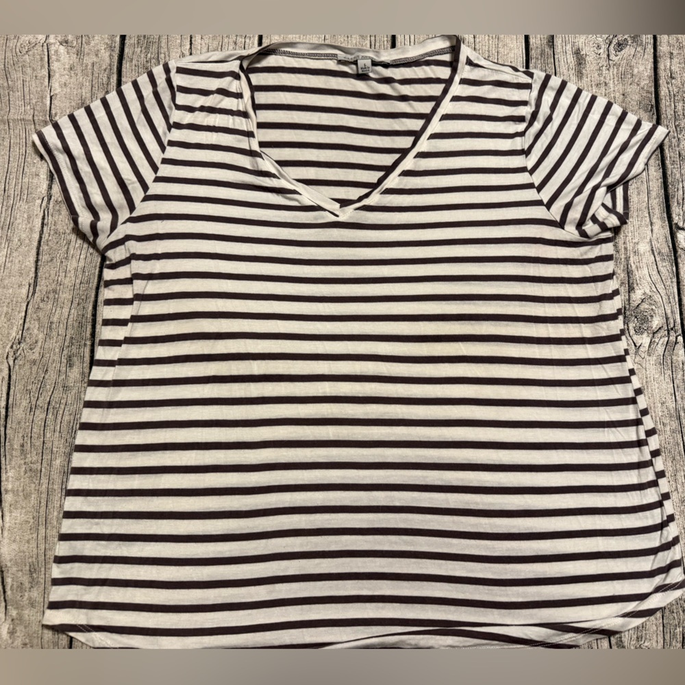 Cute blouse, short sleeves, V-neck